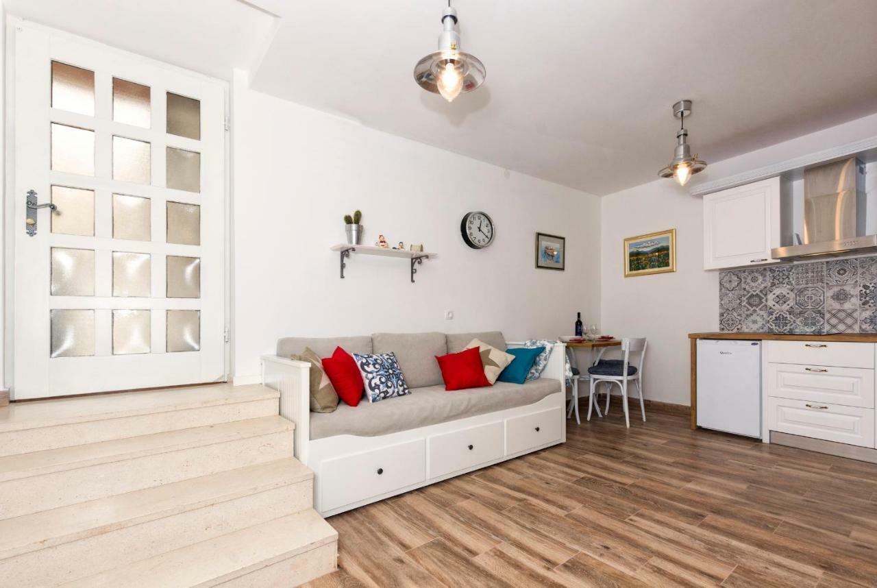 Apartment Old