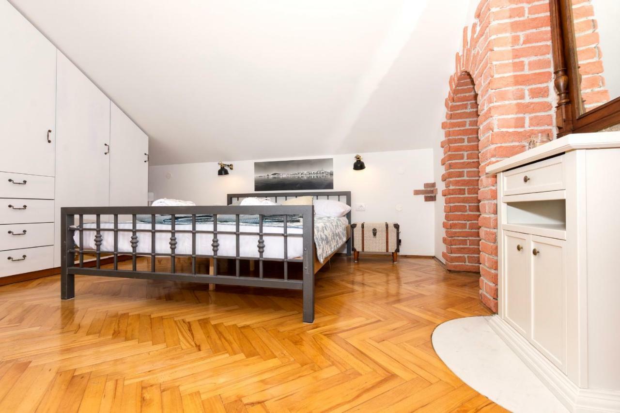 Apartment Old